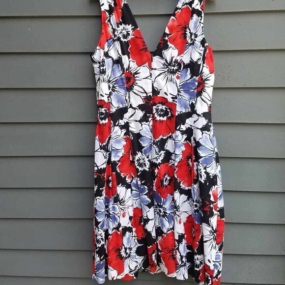 Anne Klein Black White Gray Red Floral Fit & Flare V Neck Dress see measurements - Picture 6 of 11